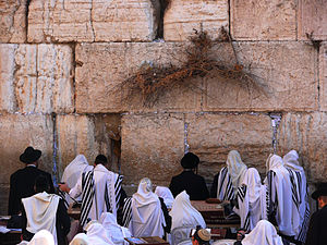 300px-Jews-pray-in-the-Western-Wall-1
